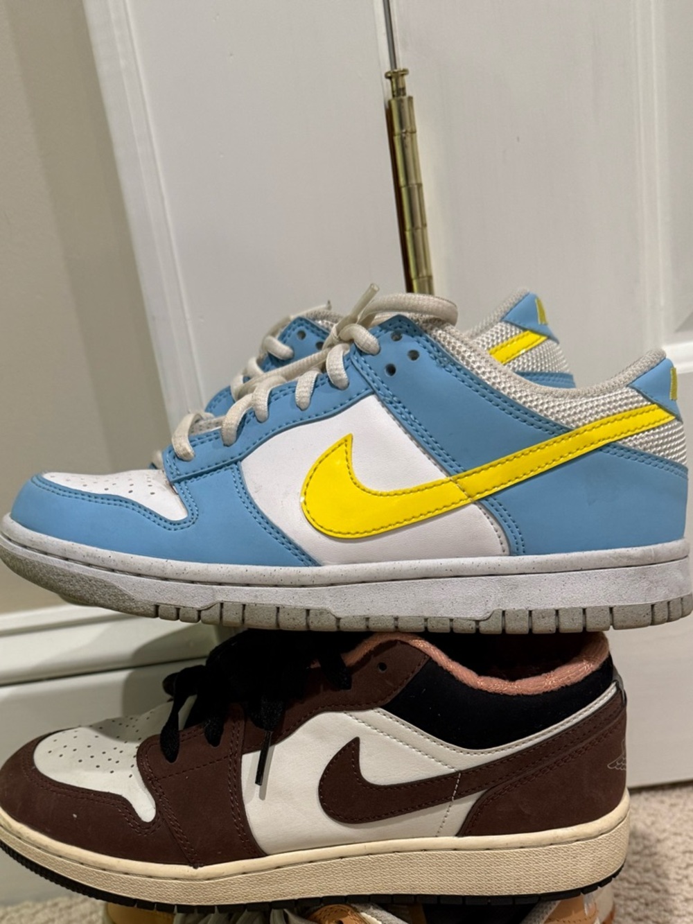 Nike Low-Top Sneakers in Blue, Yellow, pink brow